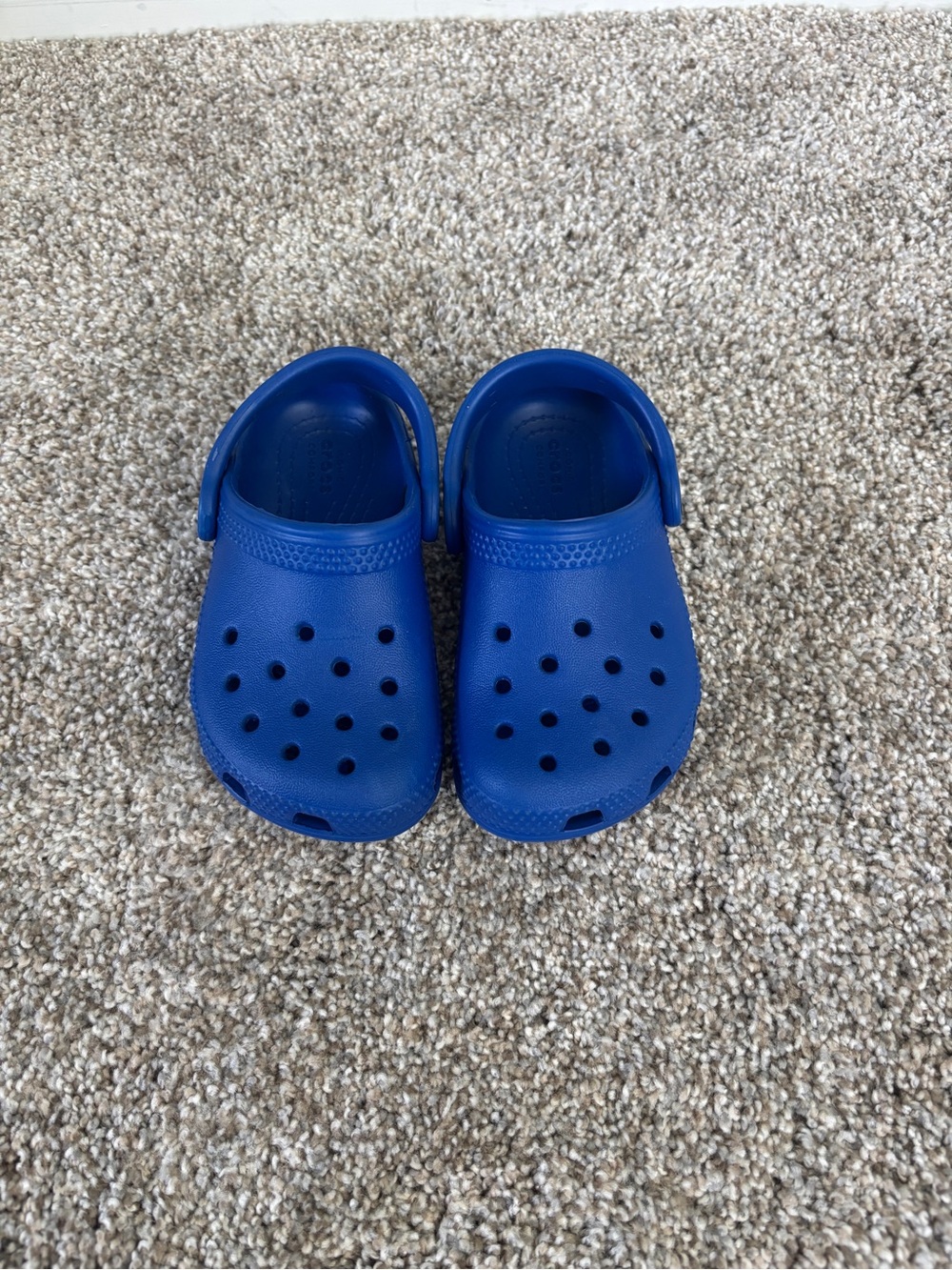 CROCS Kids Royal Blue Clogs size 7
